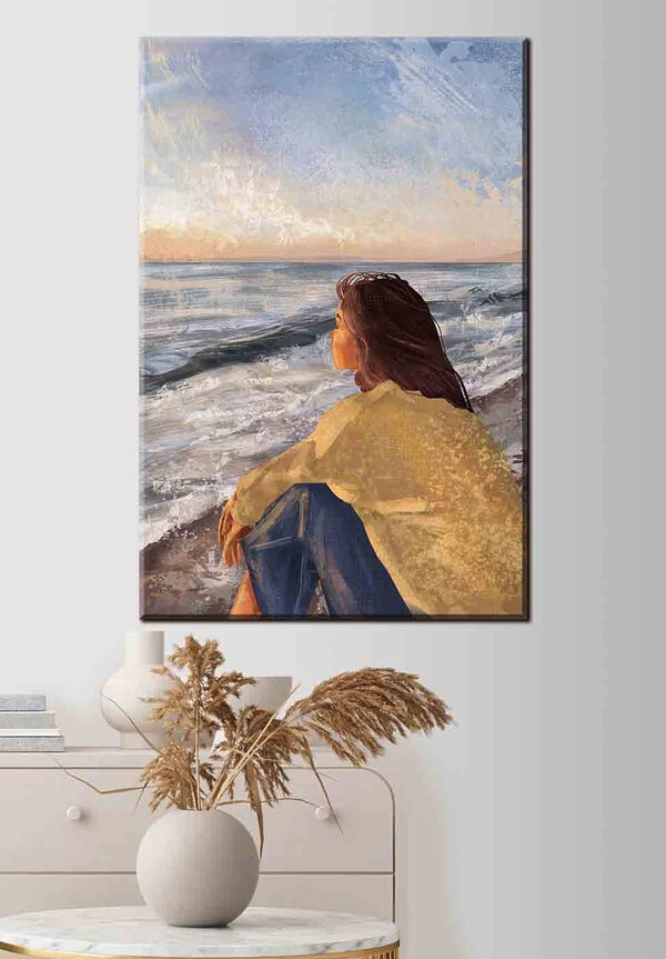 Een vrouw op het strand met uitzicht op de oceaan Een vrouw op het strand met uitzicht op de oceaan