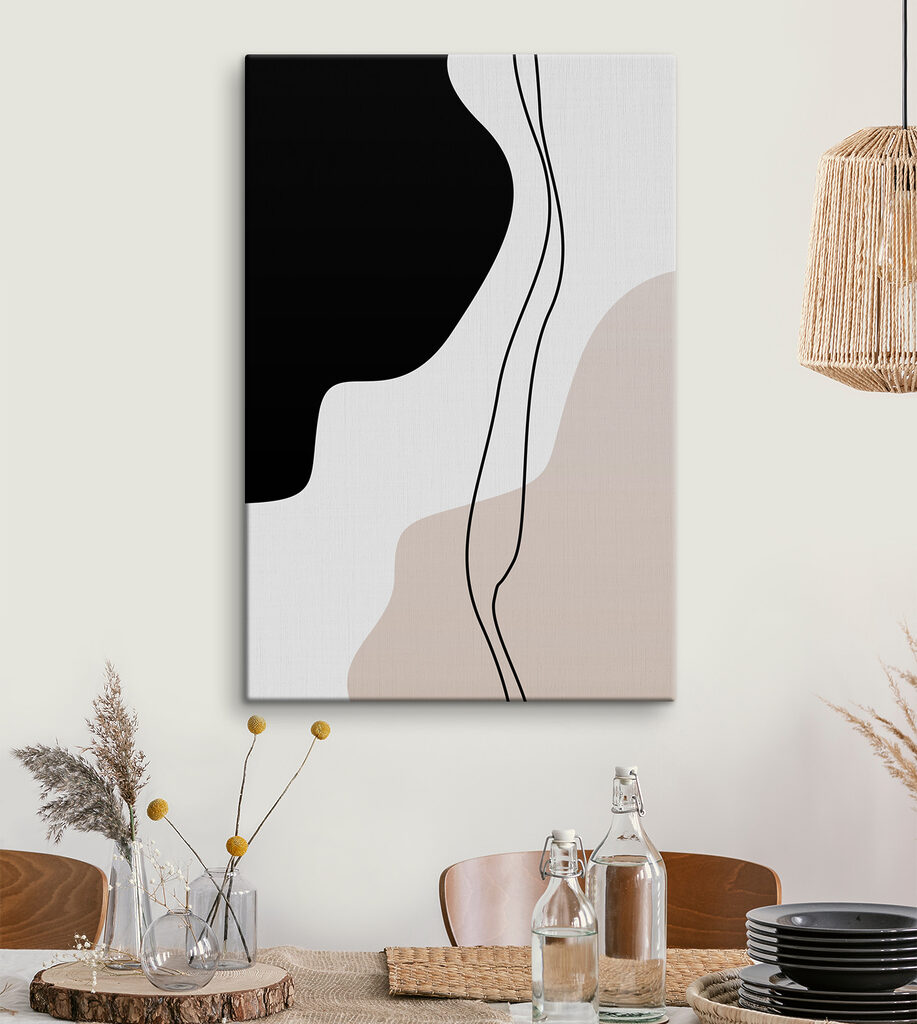 A black and white image of a necklace