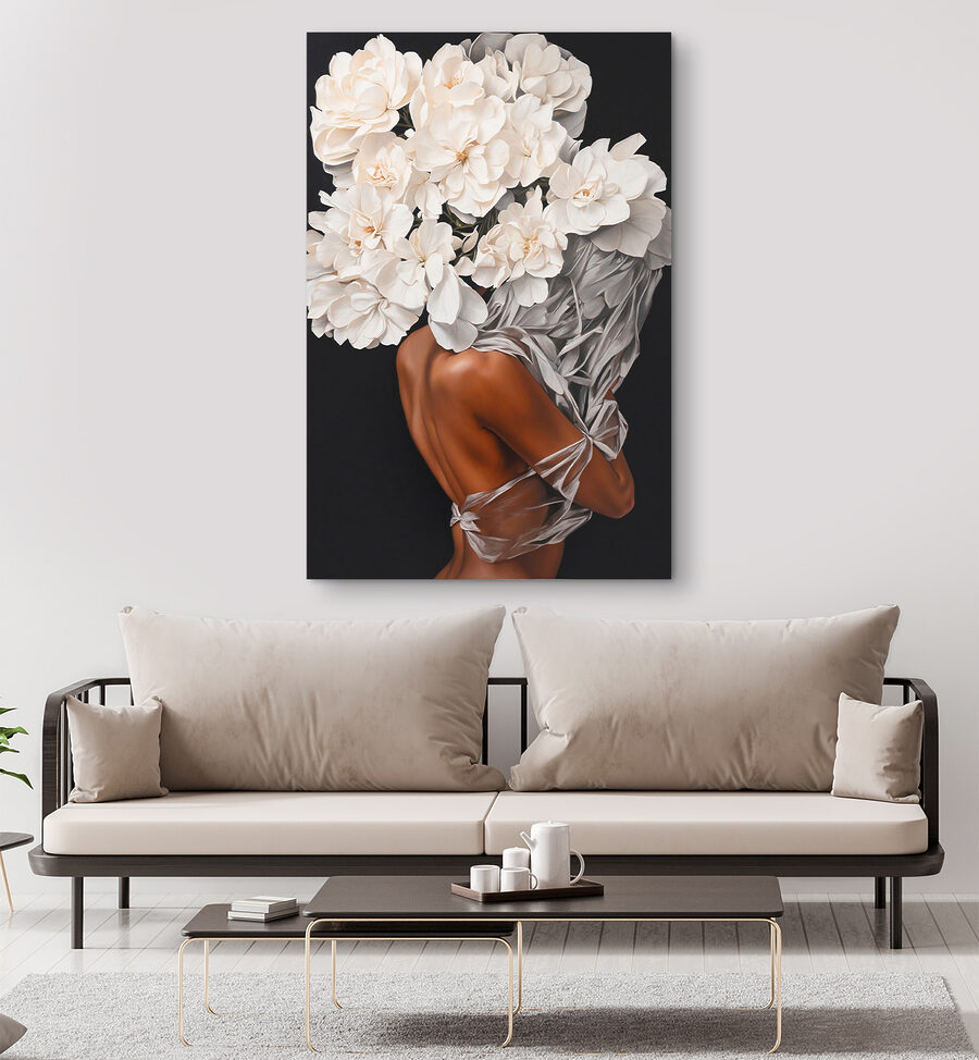 Een vrouw met witte bloemen op haar hoofd