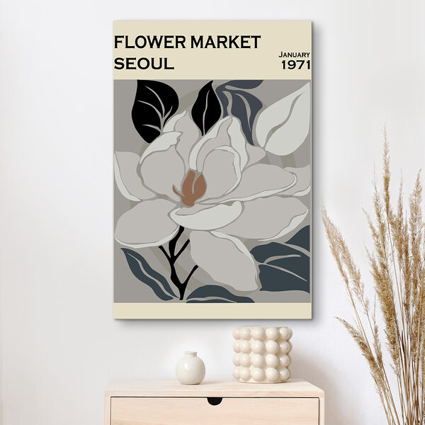 Een witte bloem met zwarte bladeren Een witte bloem met zwarte bladeren