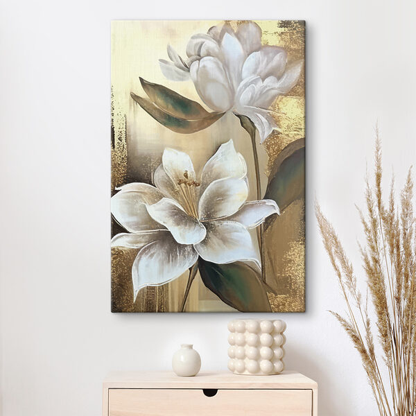 Een schilderij van bloemen op een muur Een schilderij van bloemen op een muur