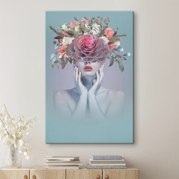 Een vrouw met bloemen op haar hoofd Een vrouw met bloemen op haar hoofd