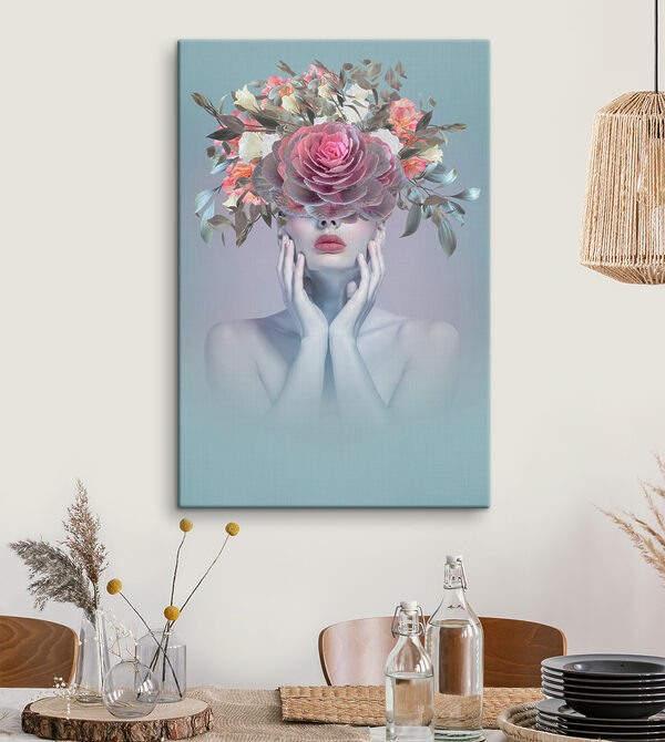 Een vrouw met bloemen op haar hoofd Een vrouw met bloemen op haar hoofd