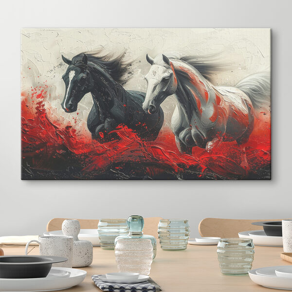 Een schilderij van rennende paarden met rode verf Een schilderij van rennende paarden met rode verf
