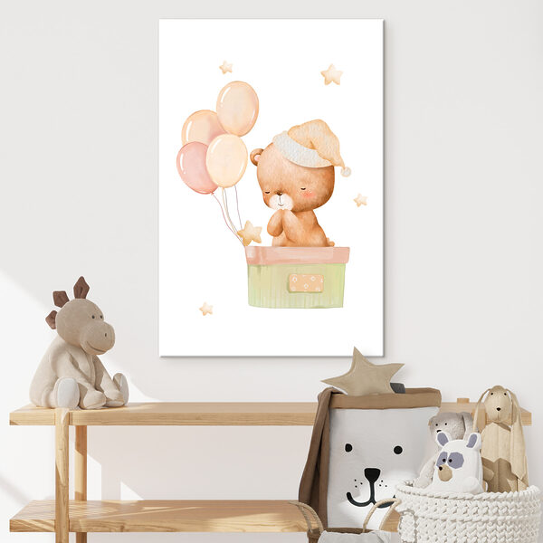Een teddybeer in een doos met ballonnen Een teddybeer in een doos met ballonnen