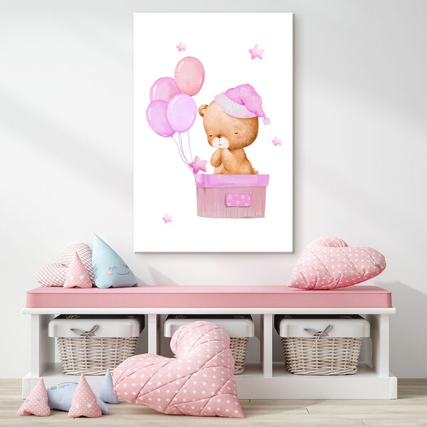 Een teddybeer in een mand met ballonnen Een teddybeer in een mand met ballonnen