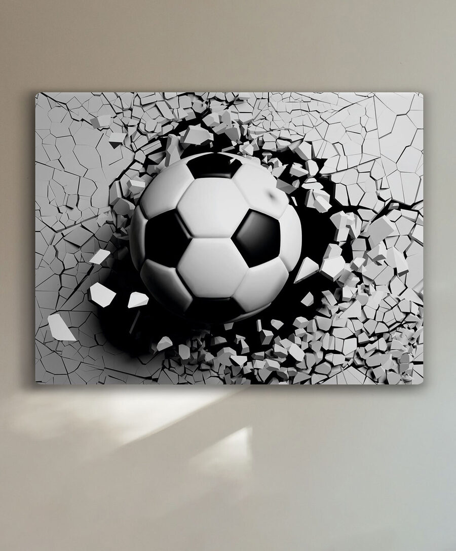 Een voetbal die door een muur breekt