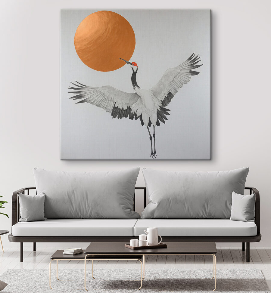 Kraanvogel danst onder stralende zon.