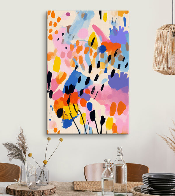 Een kleurrijk schilderij van zwarte stippen en vlekken Een kleurrijk schilderij van zwarte stippen en vlekken