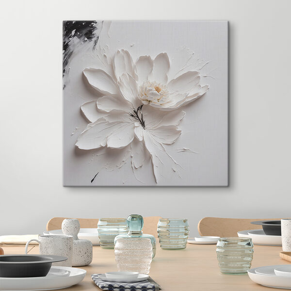 Een witte bloem met zwarte verf Een witte bloem met zwarte verf