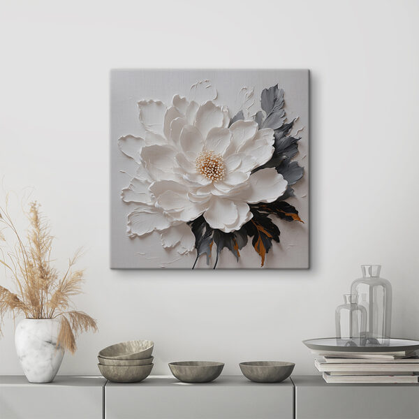 Een witte bloem met zwarte en grijze bladeren Een witte bloem met zwarte en grijze bladeren