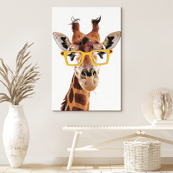 Een giraffe met een gele bril Een giraffe met een gele bril
