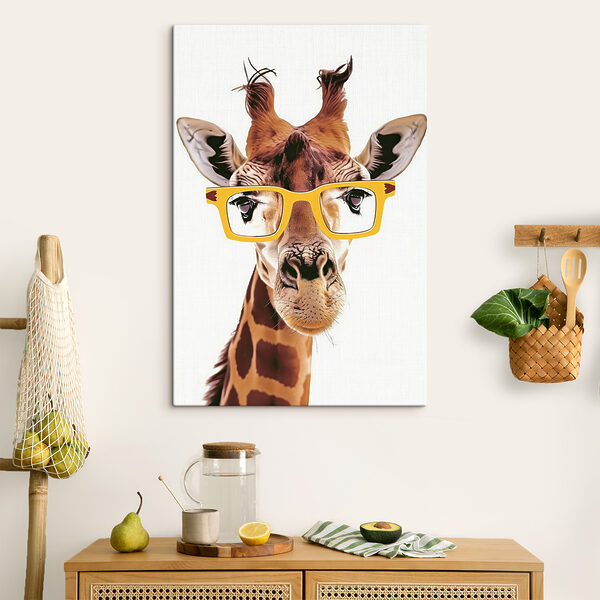 Een giraffe met een gele bril Een giraffe met een gele bril