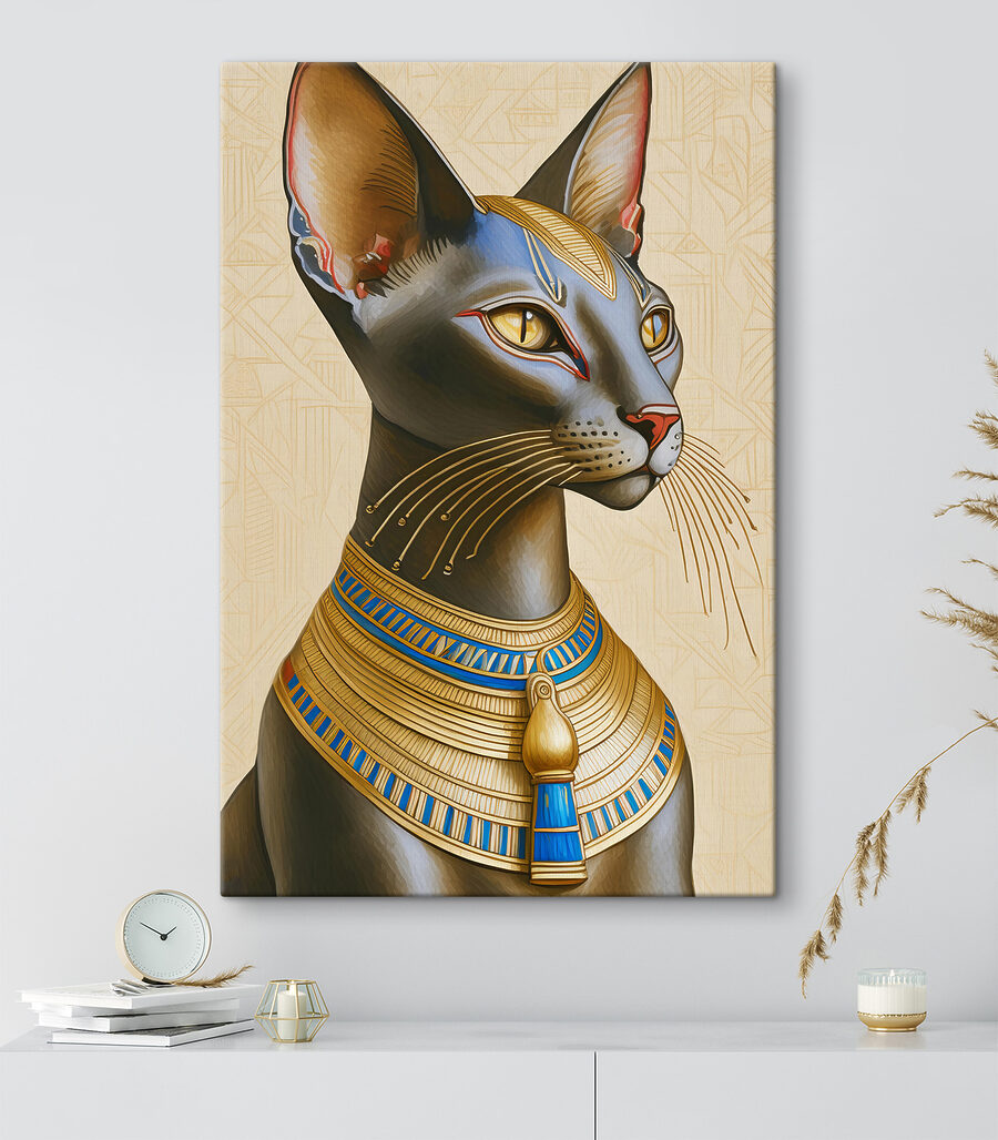 Majestueuze kat versierd met koninklijke halsketting