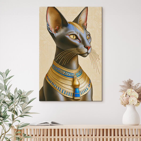 Majestueuze kat versierd met koninklijke halsketting Majestueuze kat versierd met koninklijke halsketting