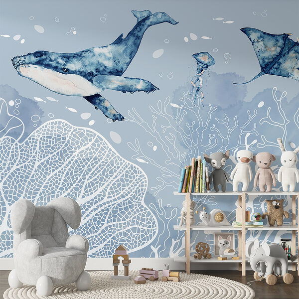 Een walvis en pijlstaartroggen zwemmend in de oceaan Een walvis en pijlstaartroggen zwemmend in de oceaan