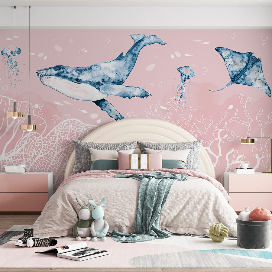 Een walvis en pijlstaartroggen zwemmend in de oceaan