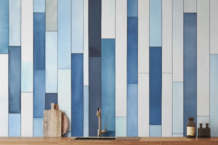 Een blauw-wit gestreepte muur