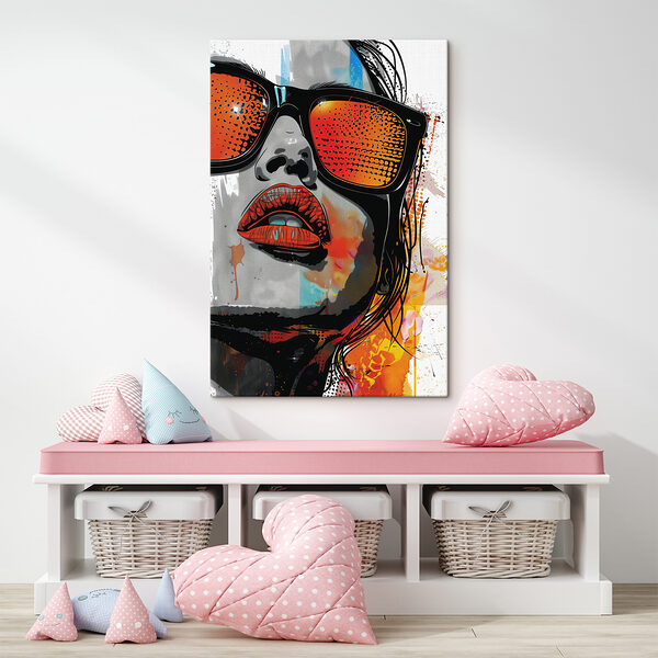 Een vrouw met zonnebril en lippen Een vrouw met zonnebril en lippen