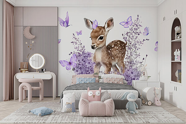 Baby hertje omringd door paarse bloemen Baby hertje omringd door paarse bloemen