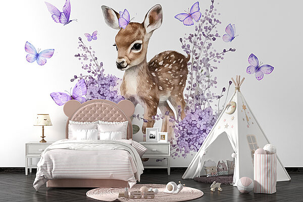Baby hertje omringd door paarse bloemen Baby hertje omringd door paarse bloemen