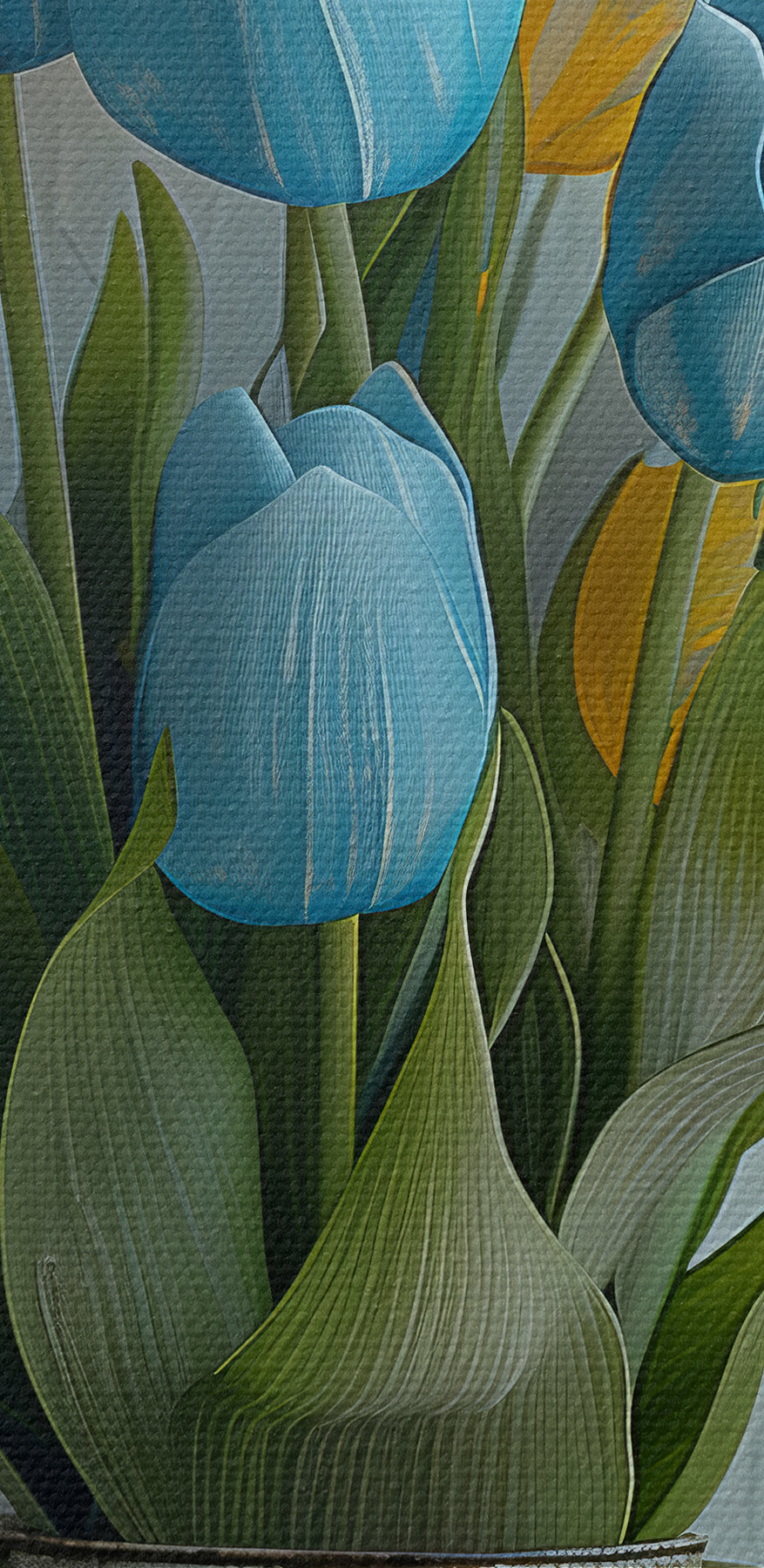 Vaas met blauwe en gele tulpen
