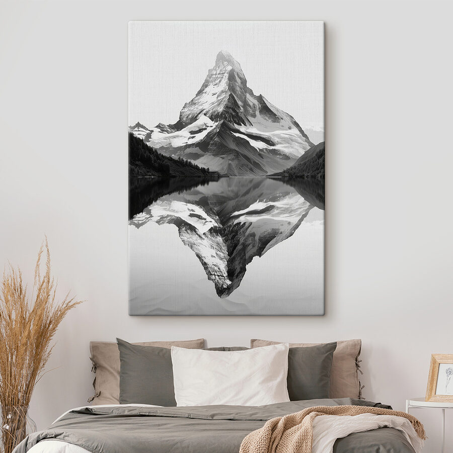 Berg met een meer en bomen