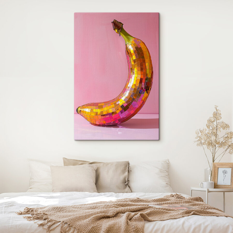 Kleurrijke spiegelbanaan op roze achtergrond Kleurrijke spiegelbanaan op roze achtergrond