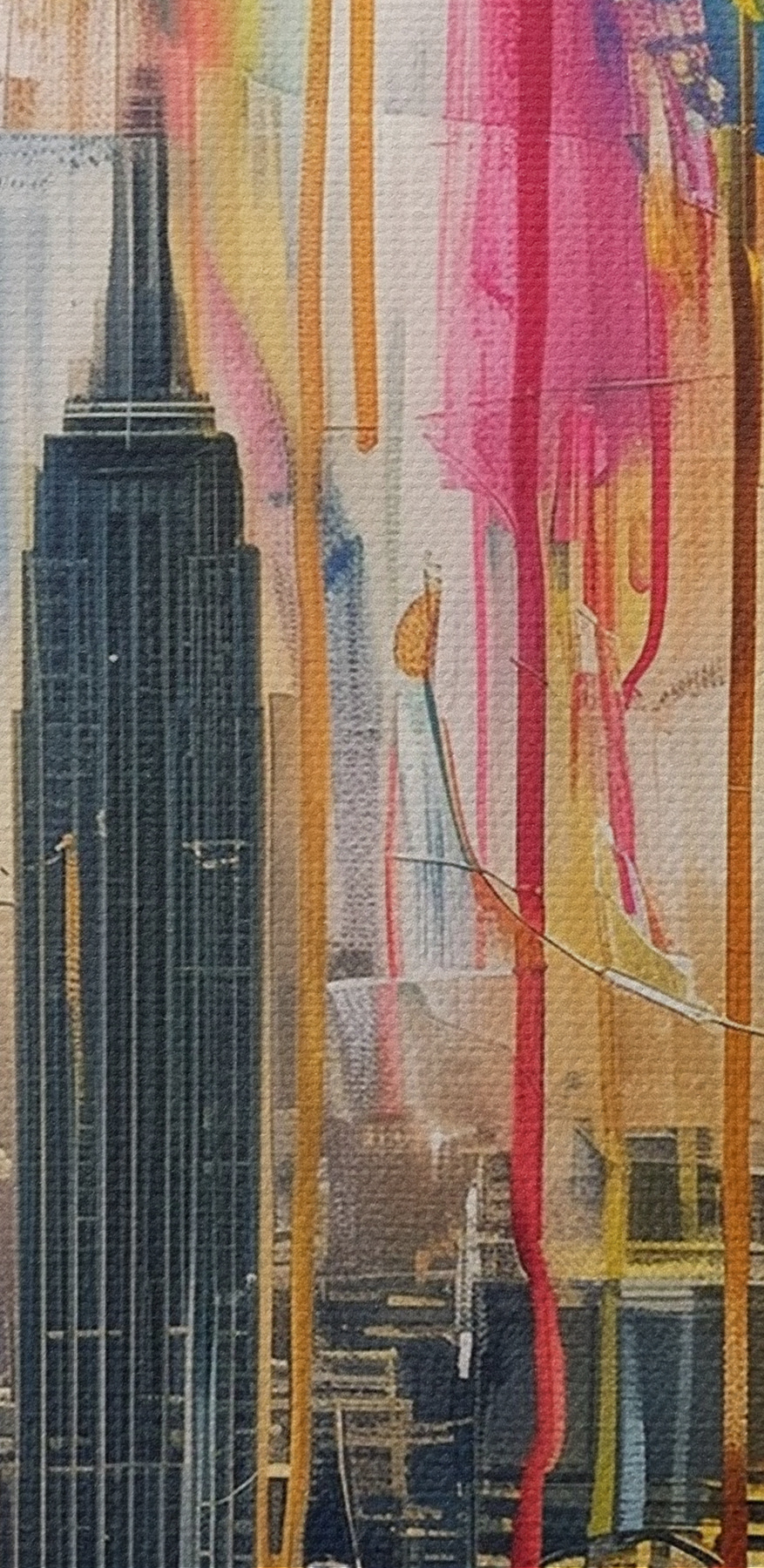 Schilderij van een vrouw’s gezicht met kleurrijke verf die naar beneden druipt