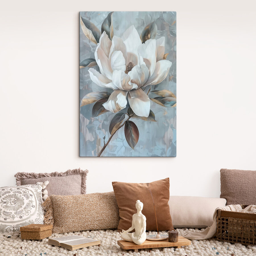 Witte bloem met bruine bladeren