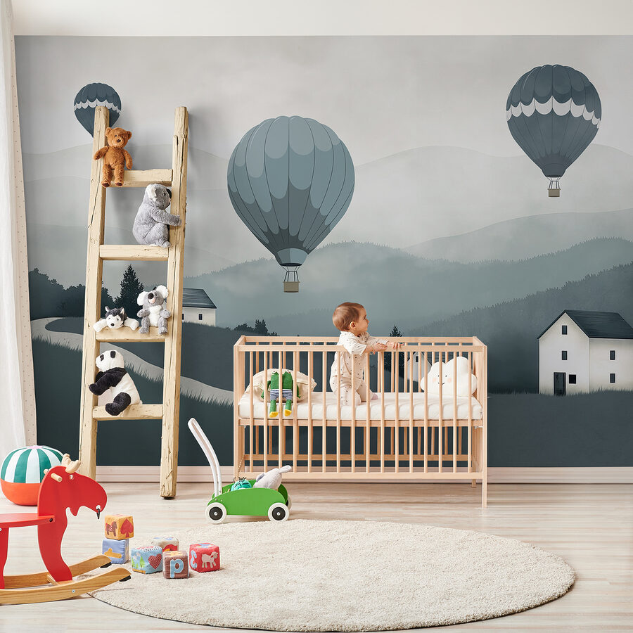 Groep heteluchtballonnen vliegend over een dorp