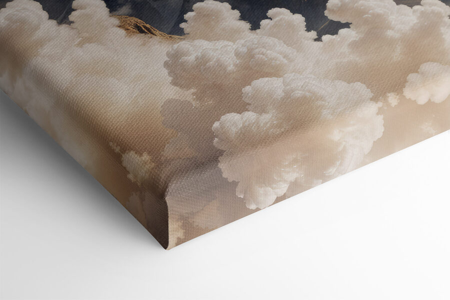 Maan boven bergen en wolken