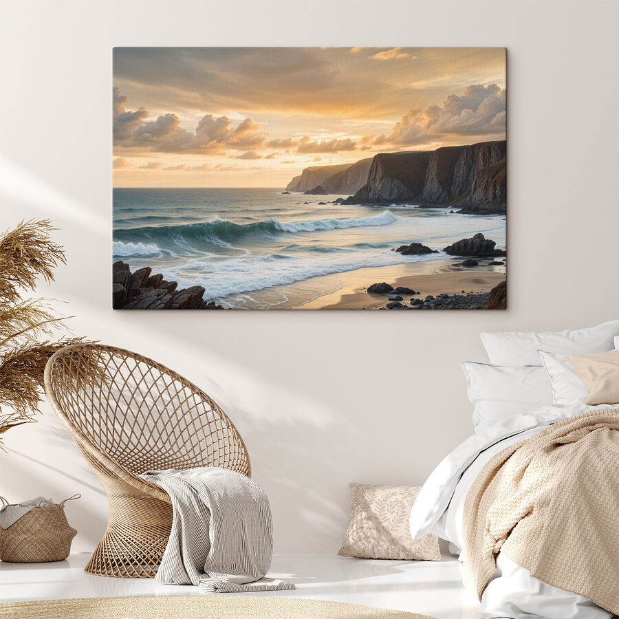 Golven die neerstorten op een strand
