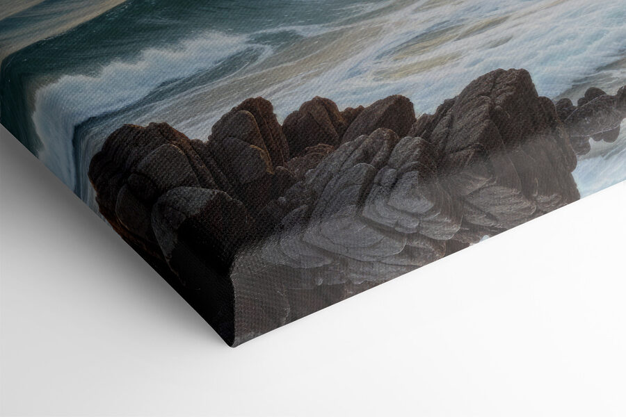 Golven die neerstorten op een strand