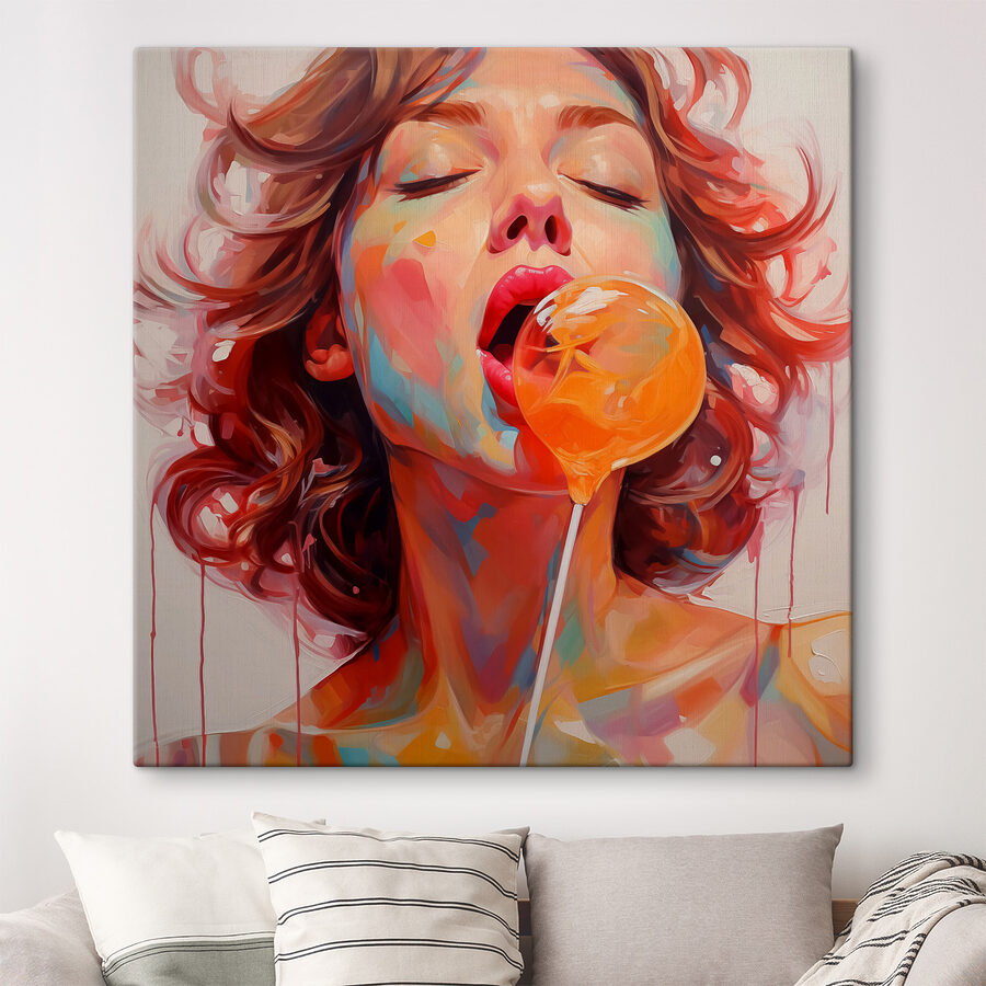 Vrouw met rood haar en een lolly