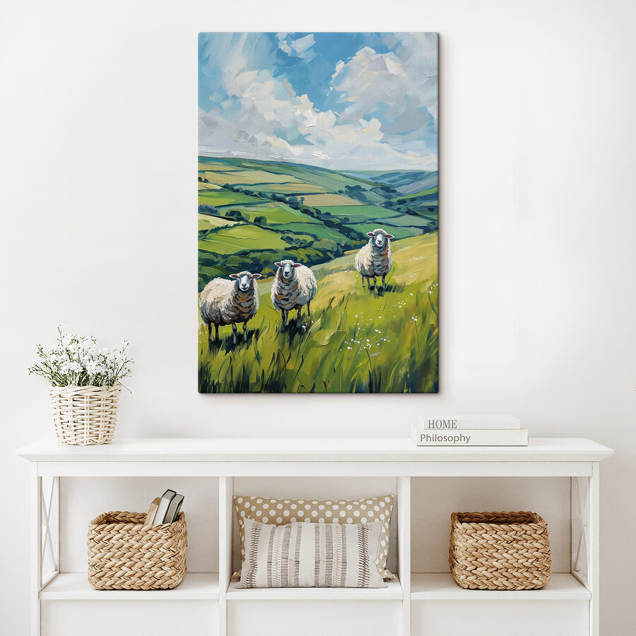 Groep schapen op een met gras begroeide heuvel