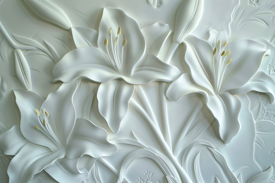 Snijwerk van witte bloemen op een muur