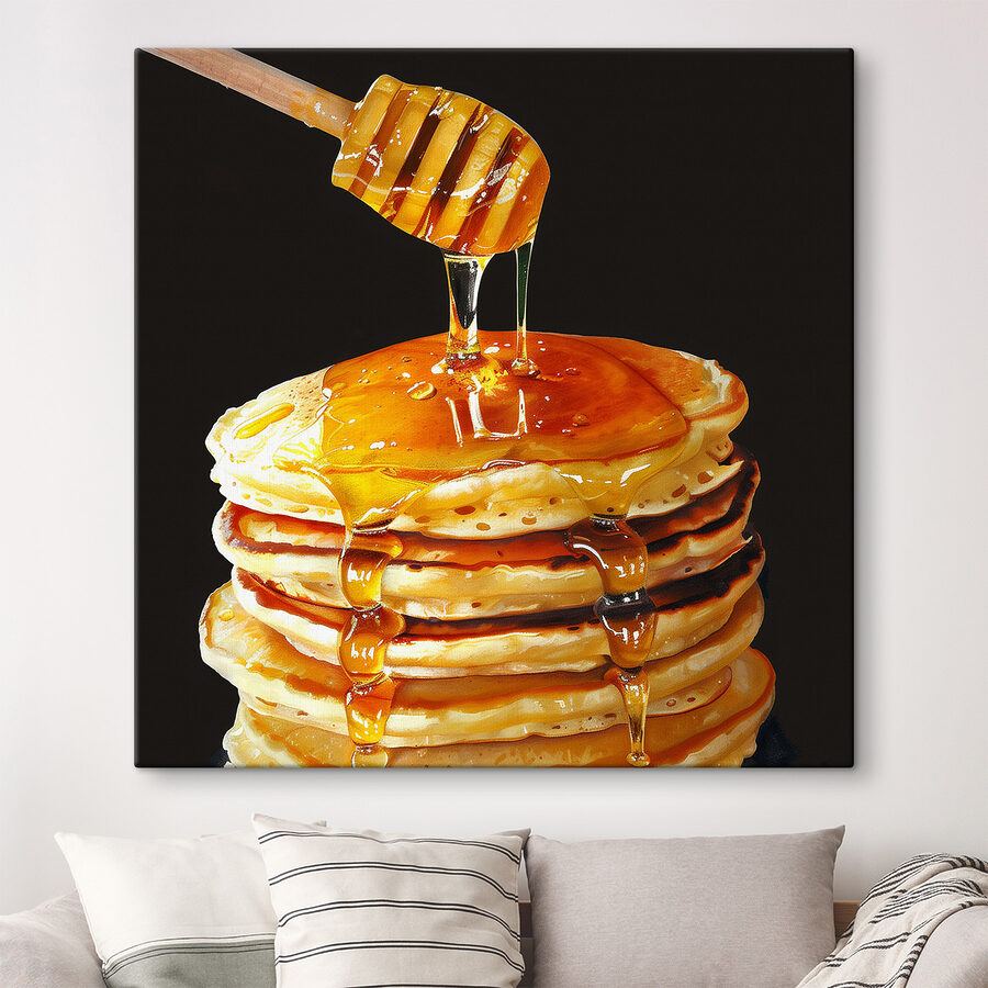 Stapel pannenkoeken met honing druipend van een houten stokje Stapel pannenkoeken met honing druipend van een houten stokje