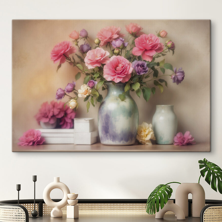 Vaas met bloemen op een plank