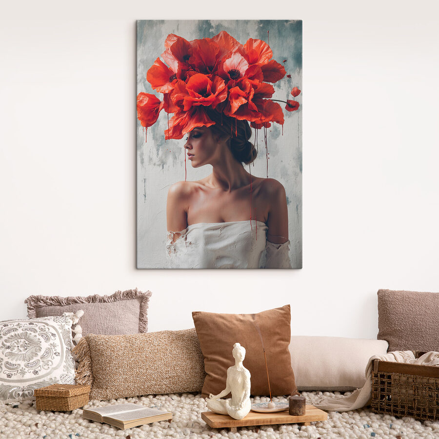 Vrouw met rode bloemen op haar hoofd