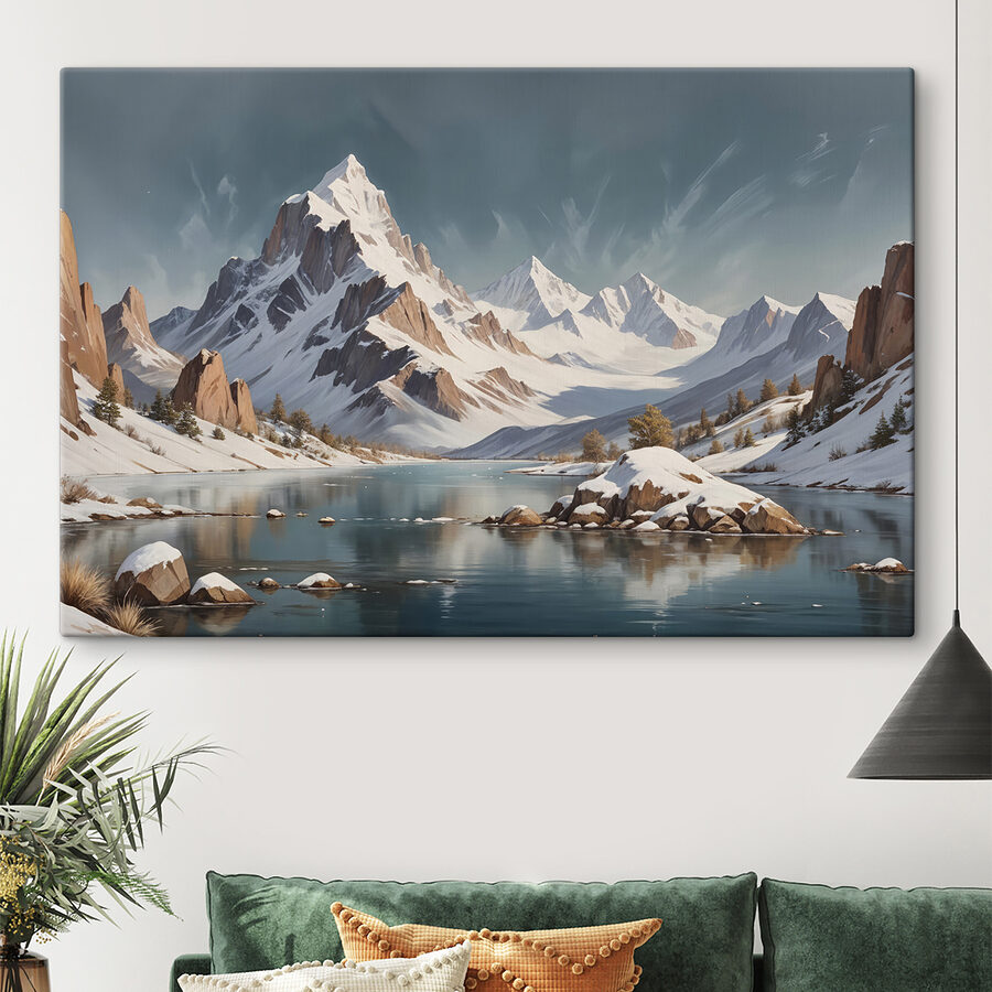 Besneeuwde bergketen met een meer Besneeuwde bergketen met een meer