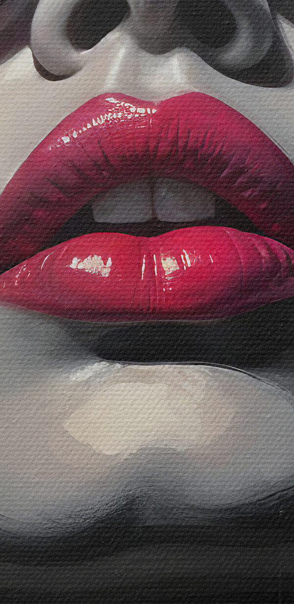 Vrouw met zonnebril en rode lippenstift Vrouw met zonnebril en rode lippenstift