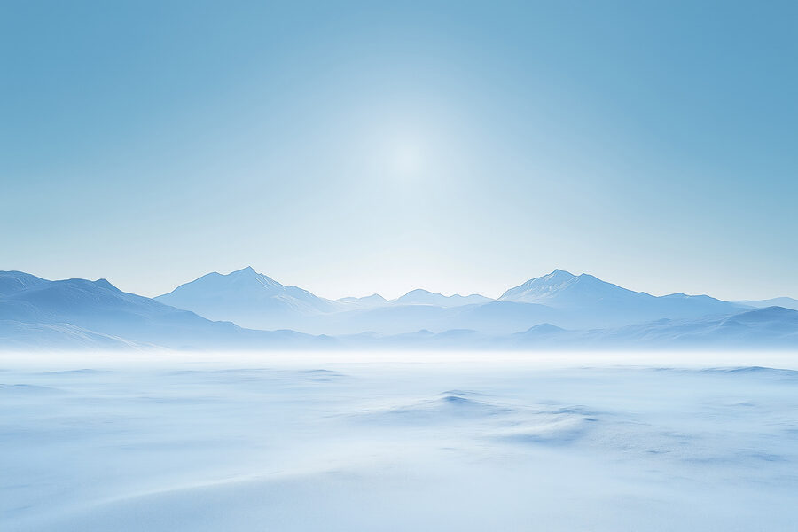 Besneeuwd landschap met bergen in de verte Besneeuwd landschap met bergen in de verte