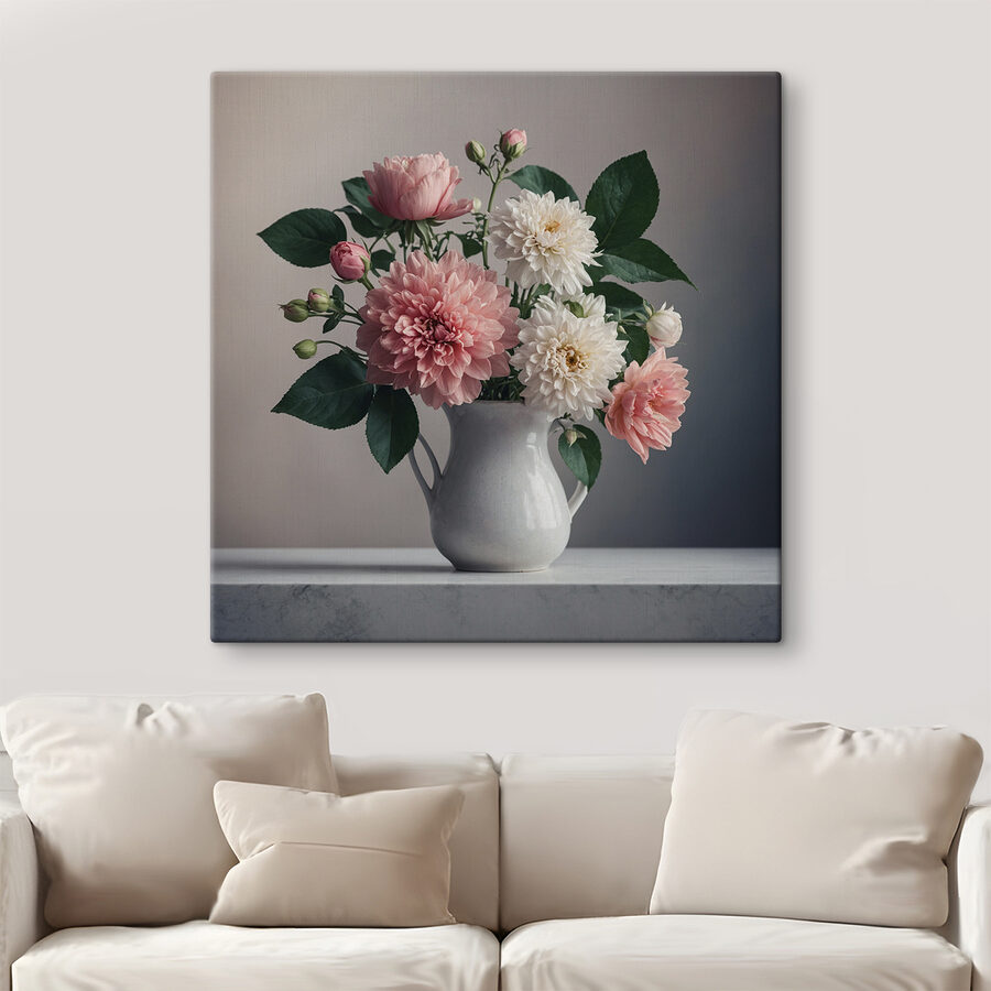 Vaas met bloemen op een tafel