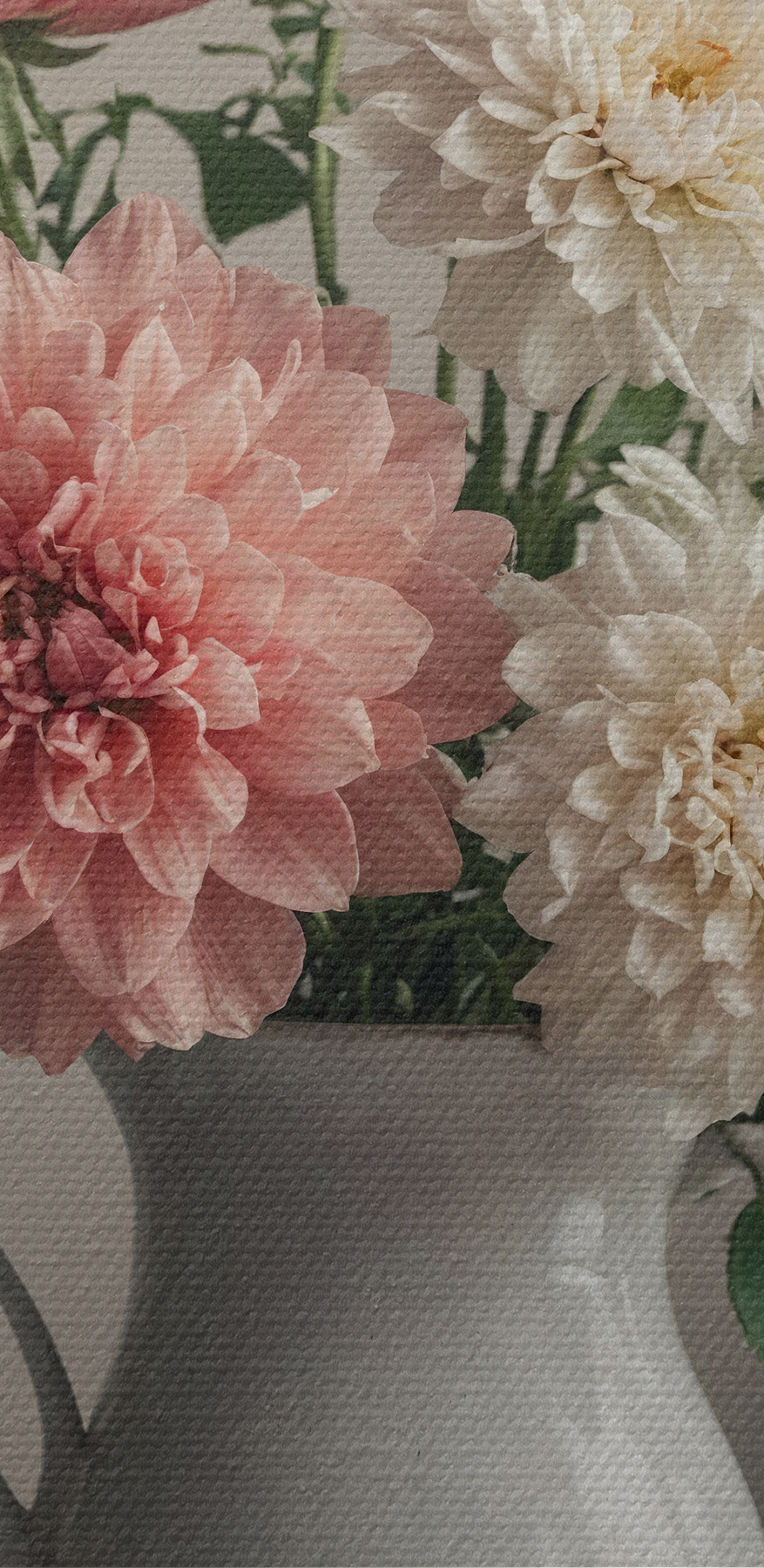 Vaas met bloemen op een tafel
