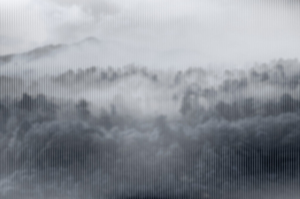 Mistig landschap met bomen Mistig landschap met bomen