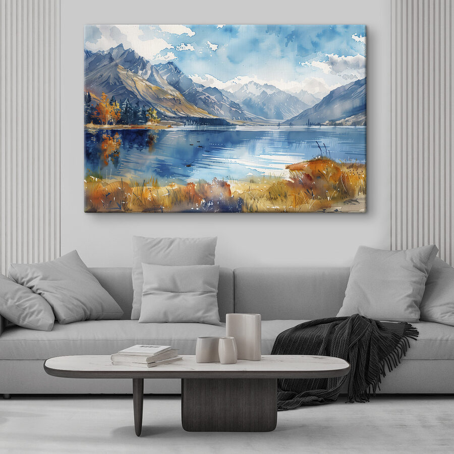 Aquarel schilderij van een meer omgeven door bergen en wolken