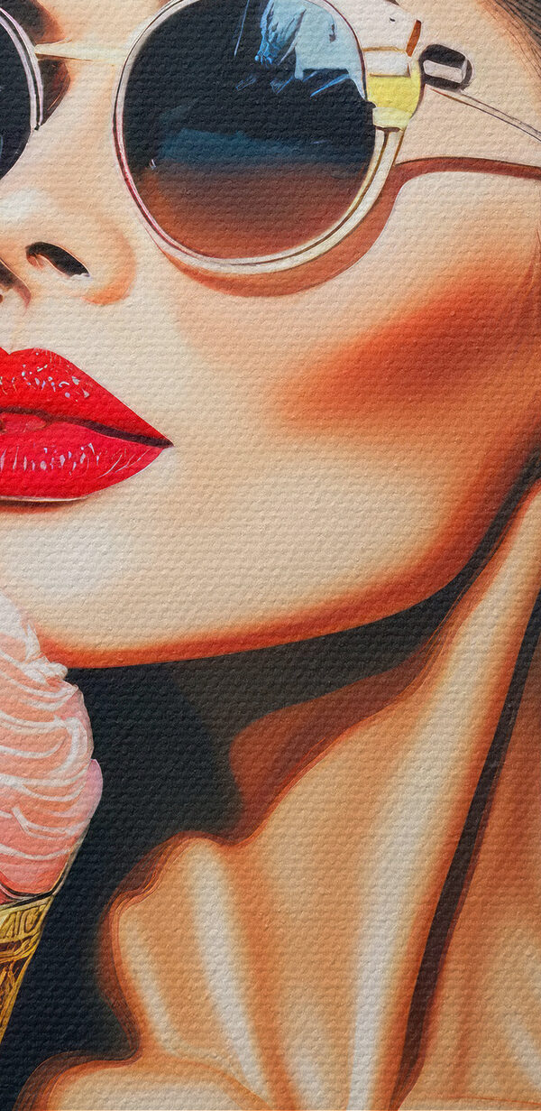 Vrouw met een ijshoorntje Vrouw met een ijshoorntje