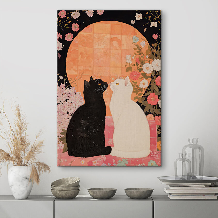 Zwart-witte katten kijken elkaar aan
