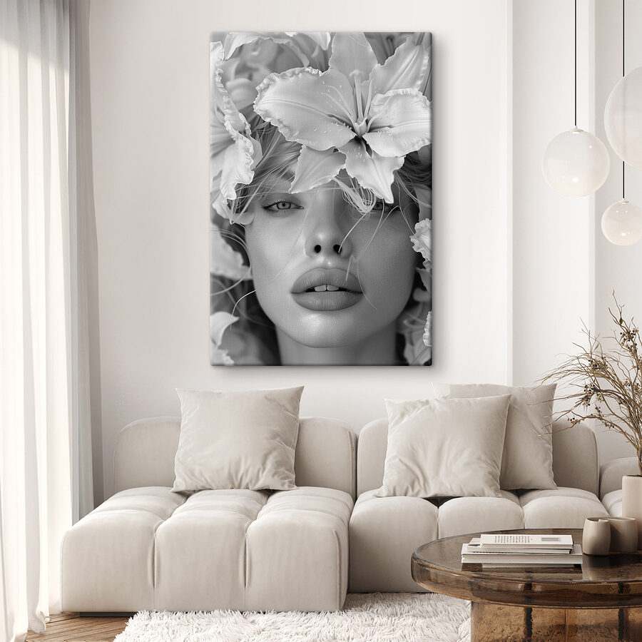 Vrouw met bloemen op haar hoofd